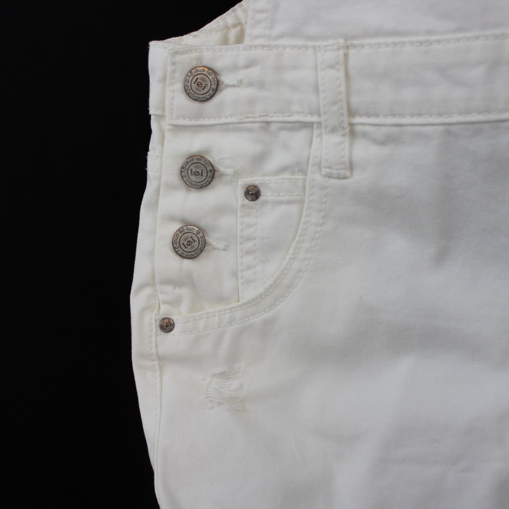 NWTs L.E.I. White Denim Overall shorts, size: S - Picture 7 of 8